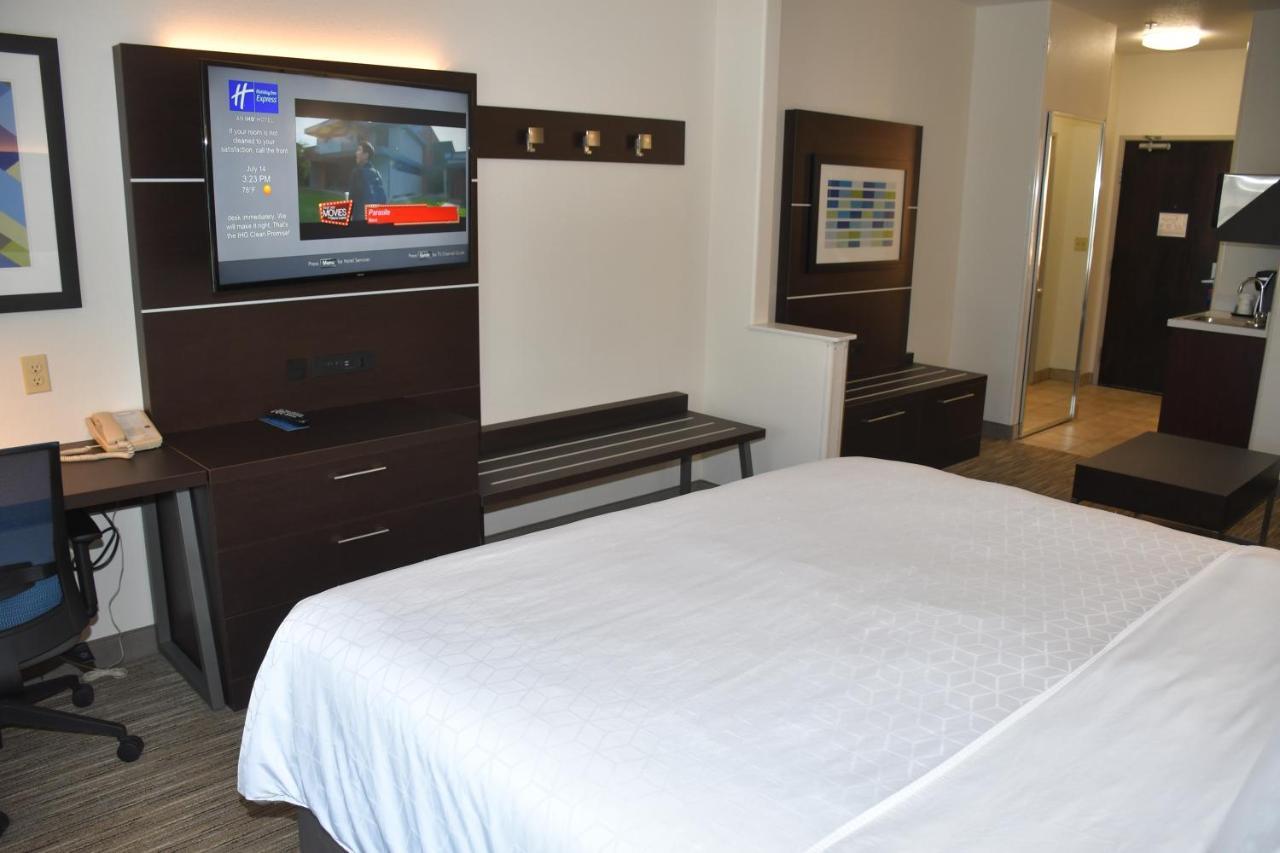 Holiday Inn Express Hotel & Suites Evanston By Ihg Habitación foto