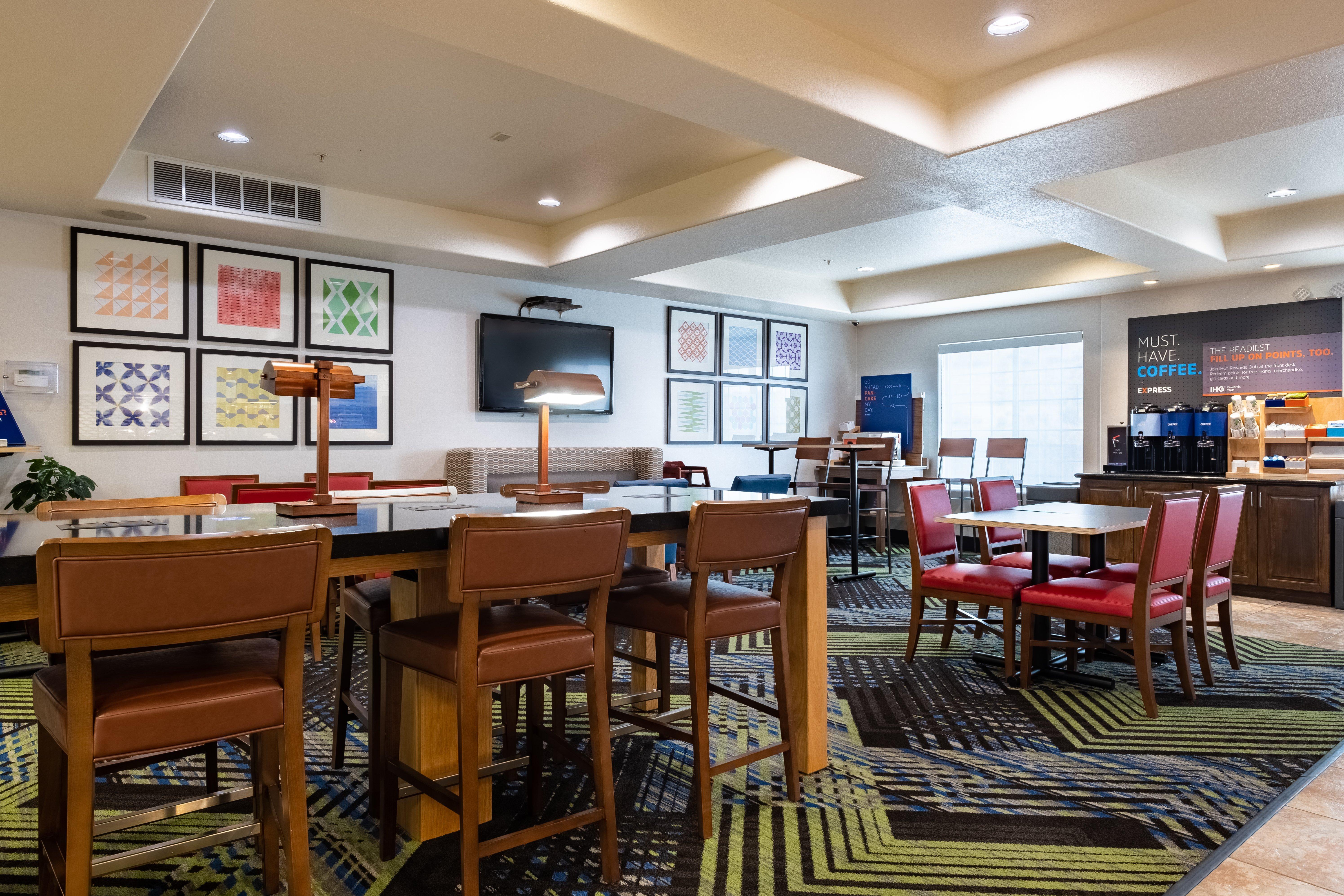 Holiday Inn Express Hotel & Suites Evanston By Ihg Exterior foto