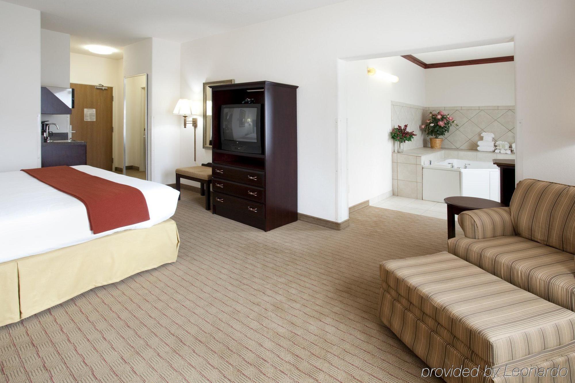 Holiday Inn Express Hotel & Suites Evanston By Ihg Habitación foto